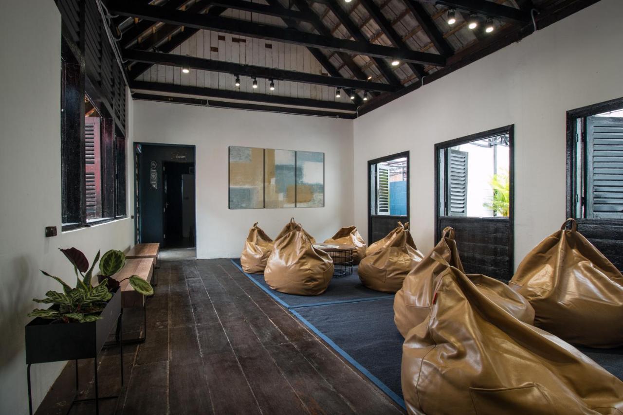 The Brownstone Hostel & Space Ipoh Extérieur photo