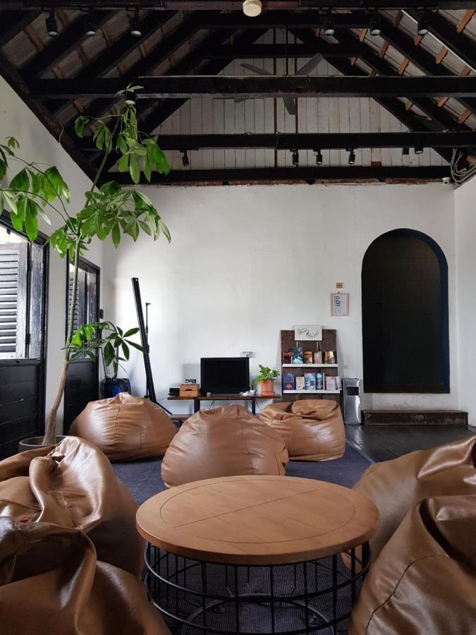 The Brownstone Hostel & Space Ipoh Extérieur photo