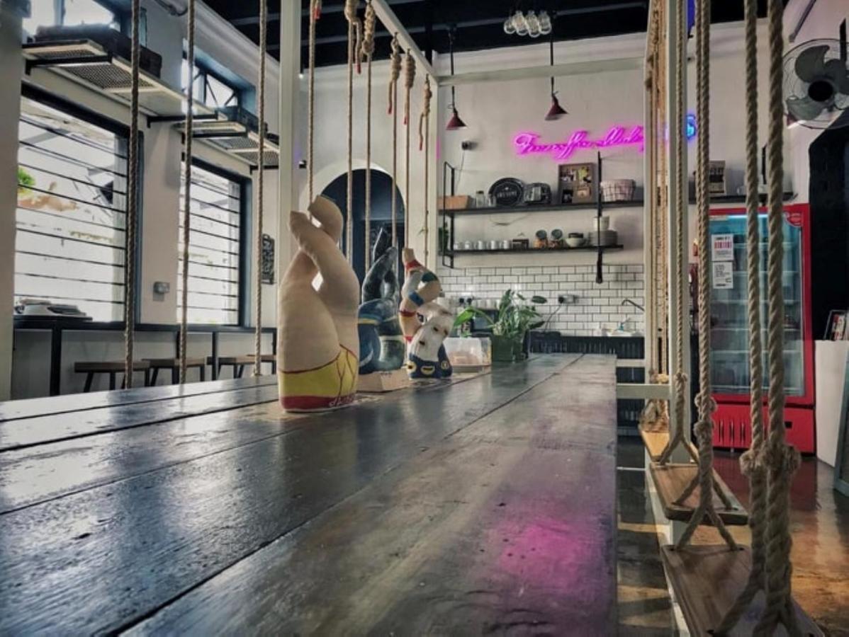 The Brownstone Hostel & Space Ipoh Extérieur photo